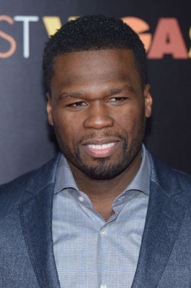 Recientemente cambió radicalmente su imagen al renovar su dentadura. ¡Definitivamente luce mucho mejor ahora!