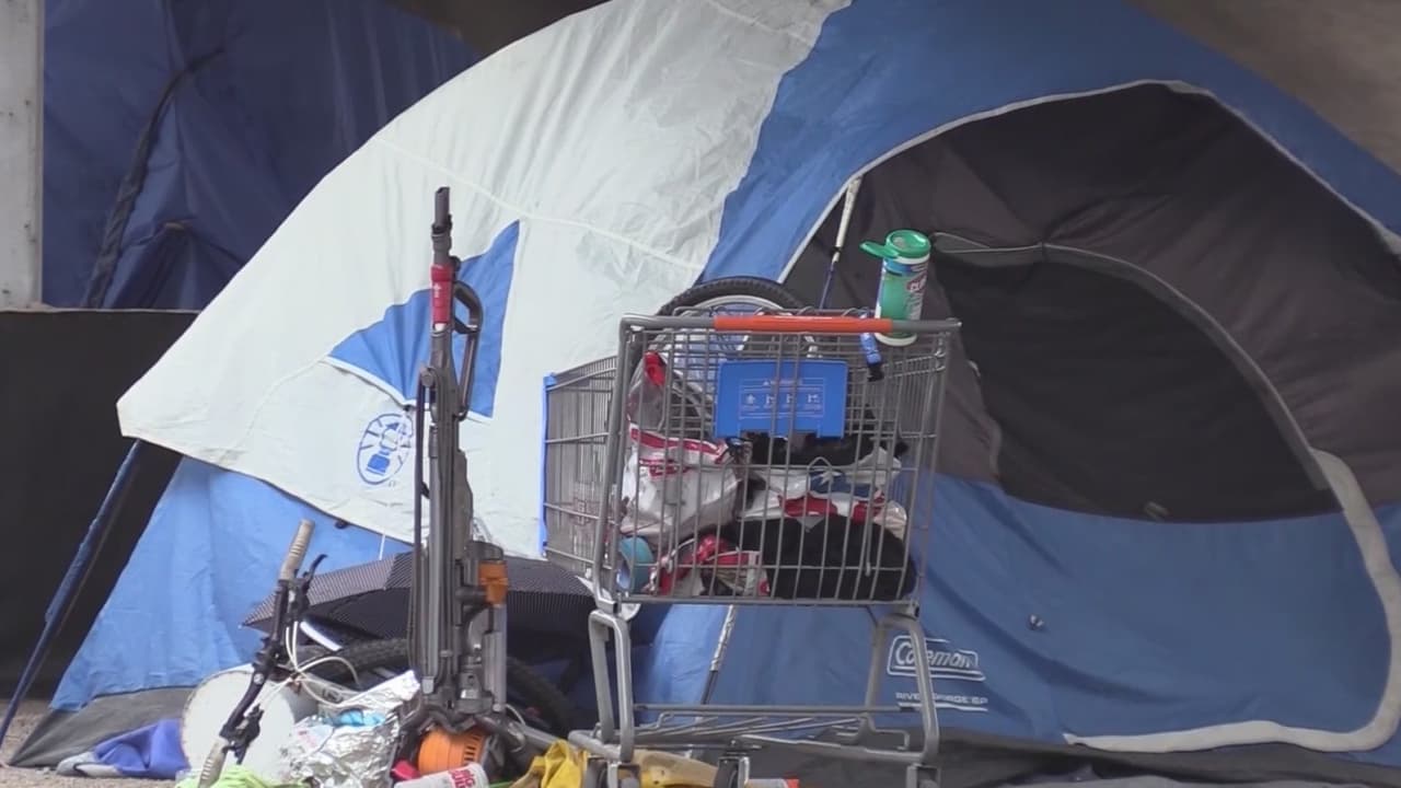 Para el 11 de mayo será ilegal que indigentes acampen en Austin y líderes buscan dónde refugiarlos