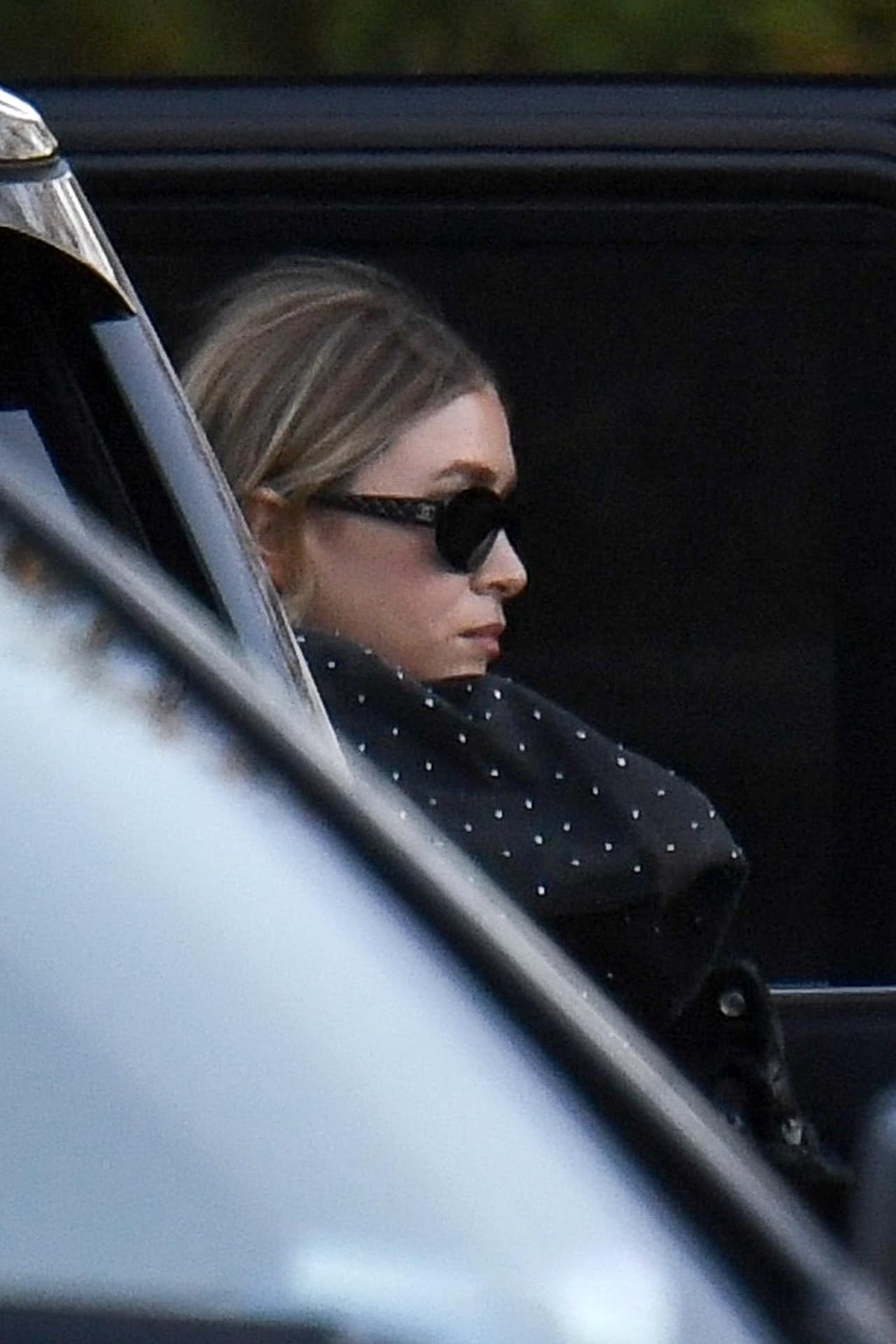 Ashley Olsen también pudo ser captada por los fotógrafos mientras llegaba a la boda.