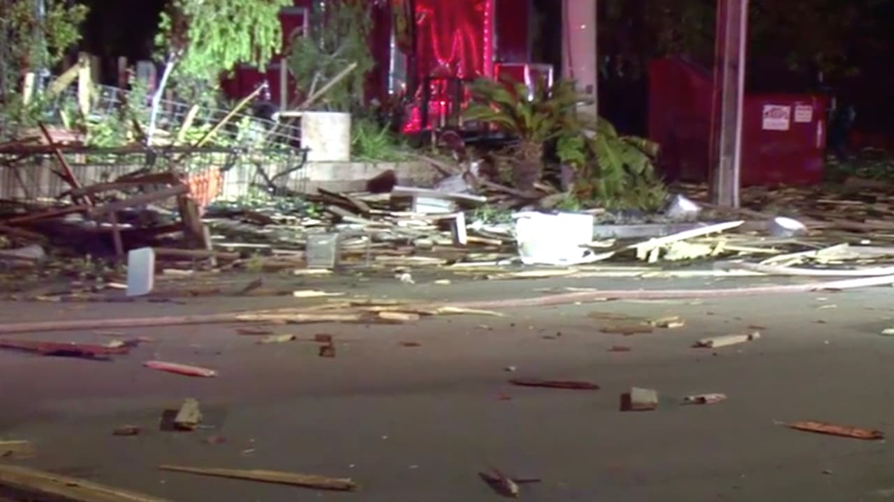 Al lugar se dieron cita elementos de la policía y de los bomberos de Houston.