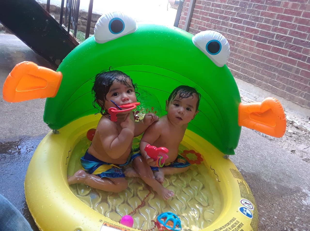 Elijah y Josiah fallecieron mientras dormían por el monóxido de carbono de un generador eléctrico.