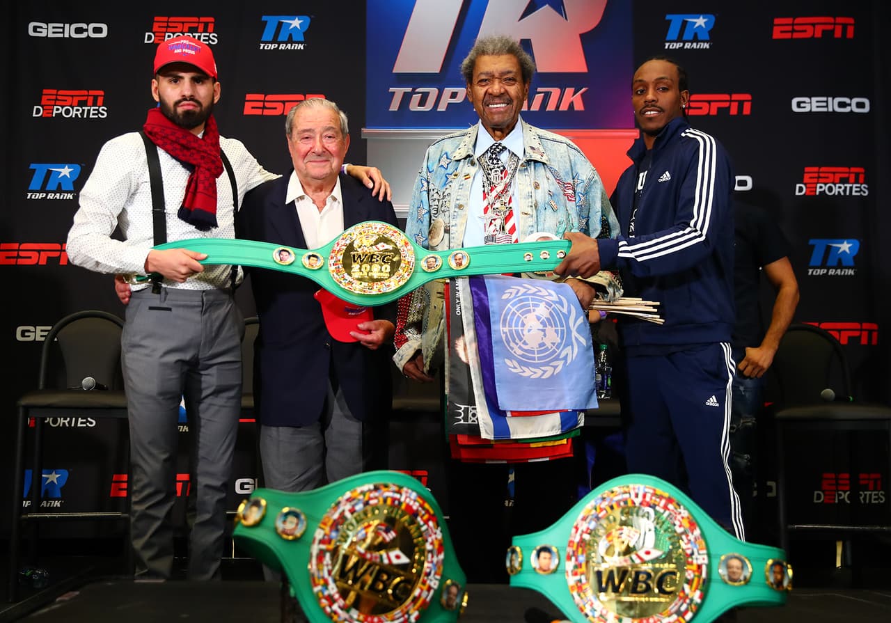 Para la pelea entre José Ramírez y Amir Imam, el CMB creó un cinturón especial donde se aprecia el número dos mil que hace referencia a la cantidad de pleitos disputados en los 55 años de existencia de dicho organismo.