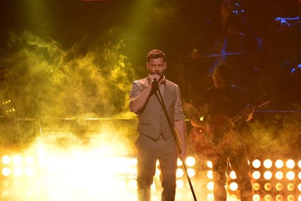 El boricua interpretó el tema 'Un Disparo al Corazón'.