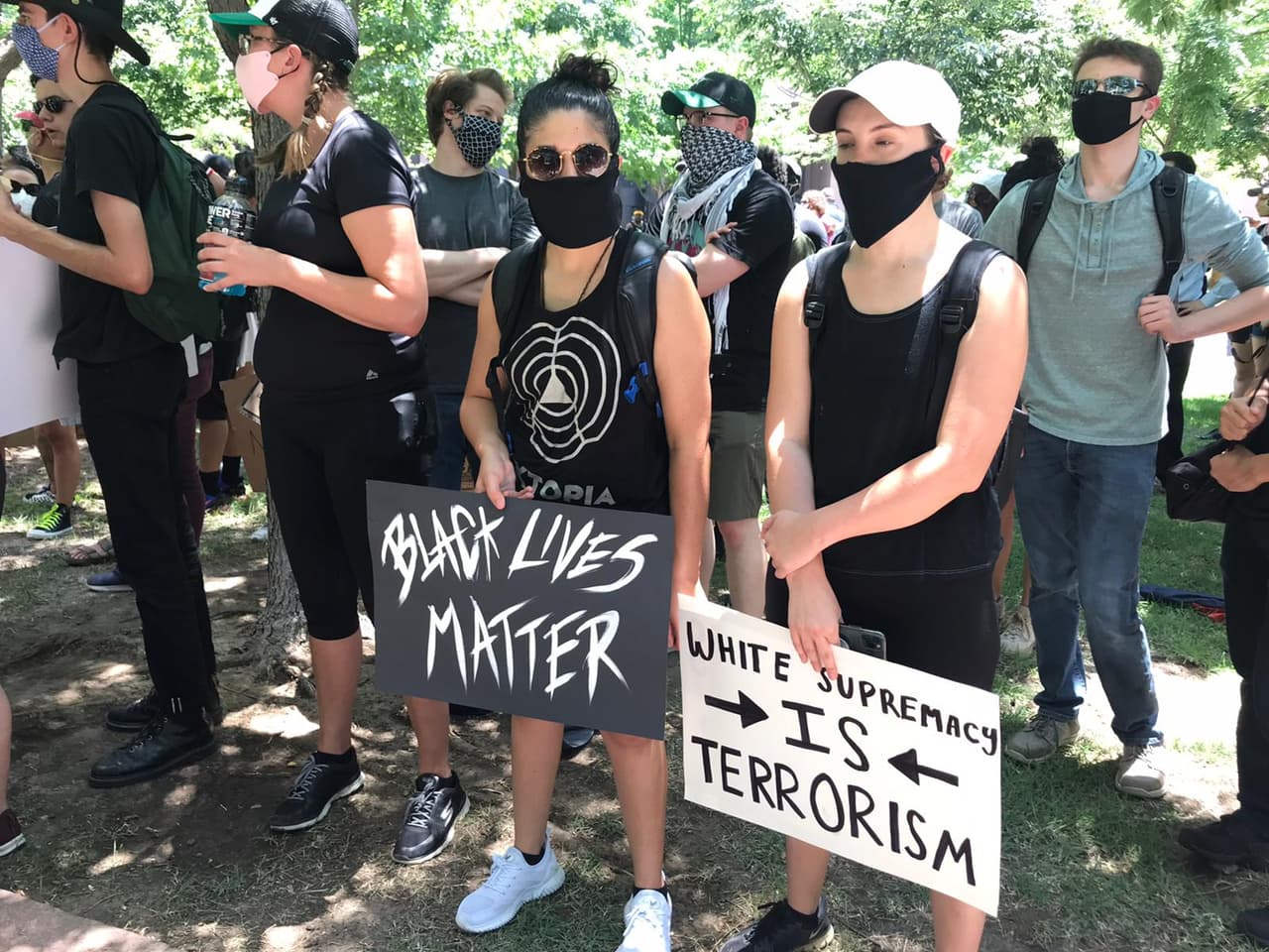 El intenso calor no impidió que cientos de manifestantes salieran nuevamente a marchar en la ciudad de Dallas.
<br>