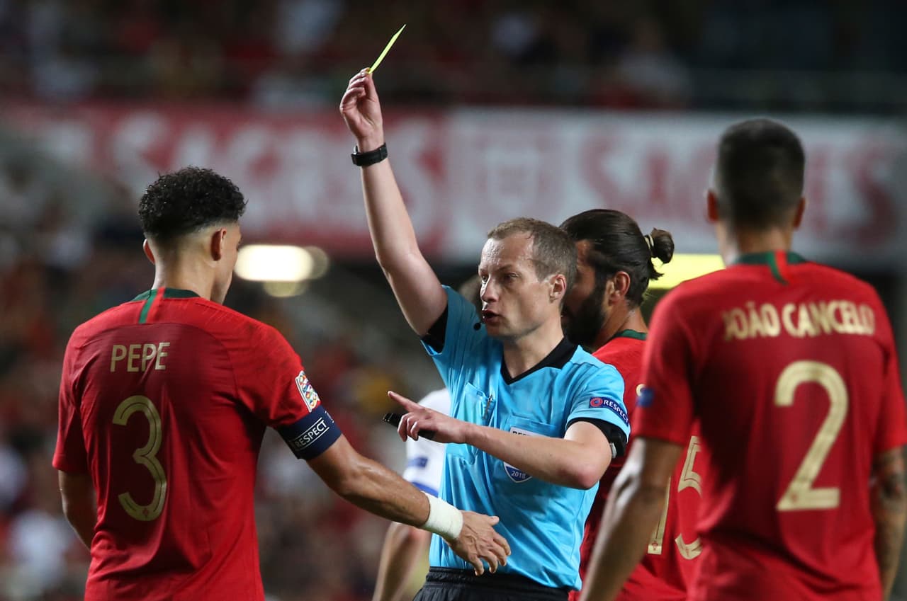 William Collum | Escocia | Arbitró en el Mundial de 2010, además de juegos en Champions y Europa League.