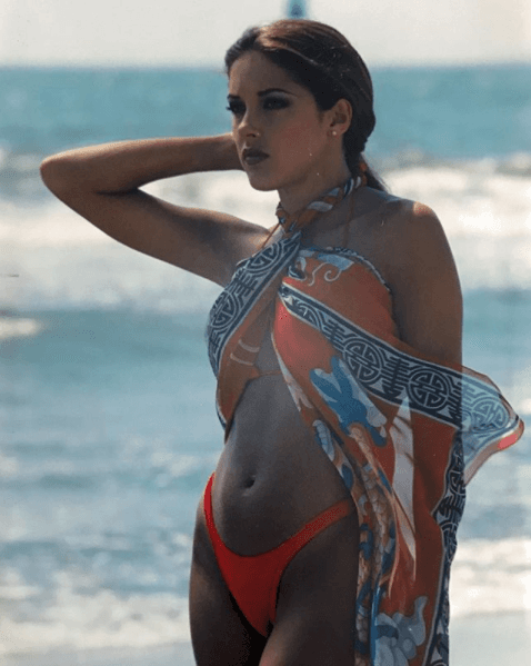 Se dice que quedaron en malos términos, pues se rumoró que ella robó un automóvil del portero.