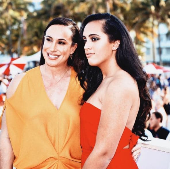 Simone comparte frecuentemente en Instagram fotos con su madre, demostrando su buena relación. "Eres uno de los seres más grandes que han pisado la tierra", escribe la joven en esta foto.