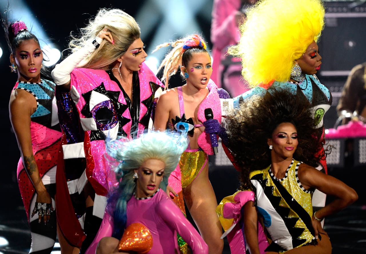 Juntos interpretaron el tema 'Dooo it!'.