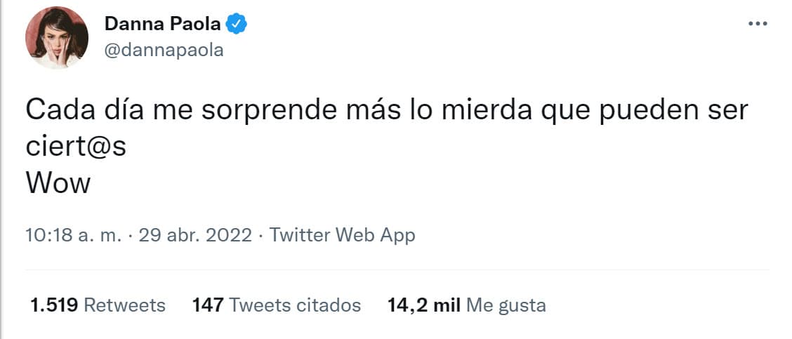 Para iniciar, el viernes 29 de abril sorprendió con este mensaje en el que mostró su sorpresa por 
<b>"lo mierd.. que pueden ser ciert@s"</b>, pero no fue específica en decir a quiénes se refería. 
<br>