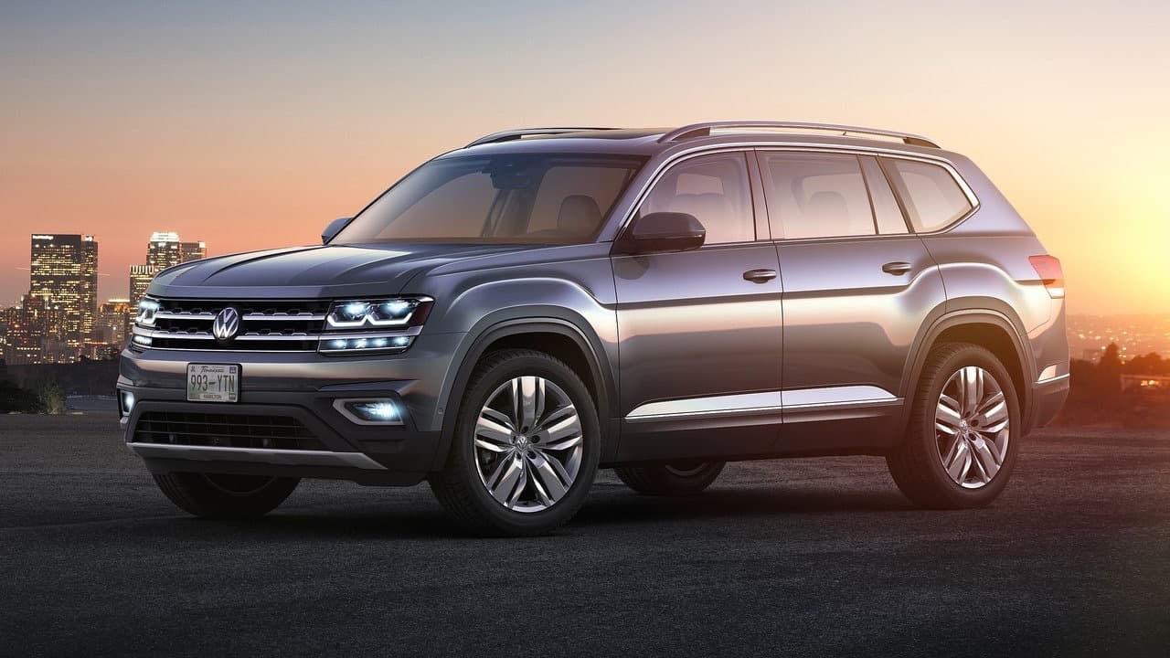 <b>Volkswagen Atlas</b>: Esta SUV de tamaño grande de Volkswagen fue concebida y diseñada con el público estadounidense en mente y es construida en exclusividad por el constructor alemán en su 
<b>nueva planta de fabricación de automóviles en Chattanooga en el estado de Tennessee</b>.