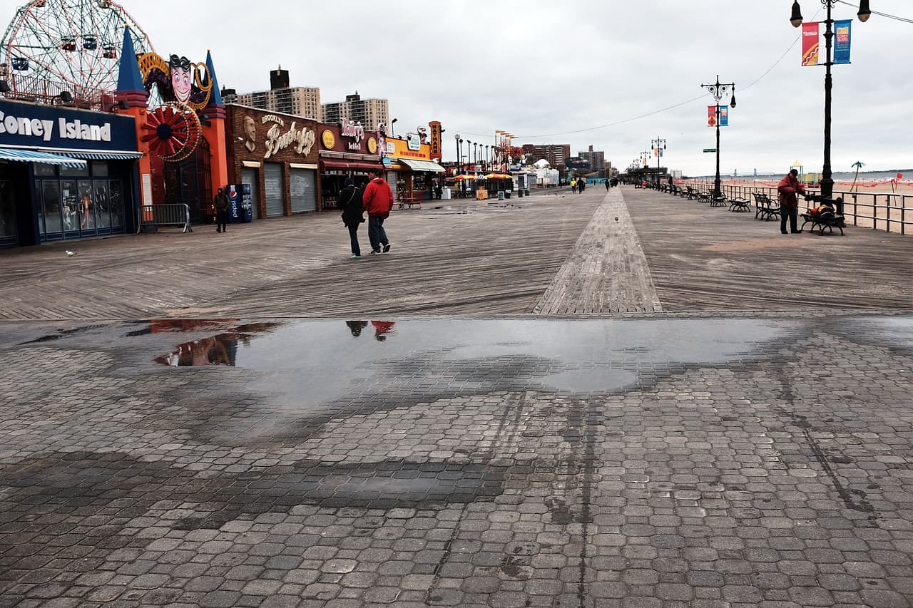 El huracán Joaquín se volvió a intensificar este sábado y recobró la categoría 4.