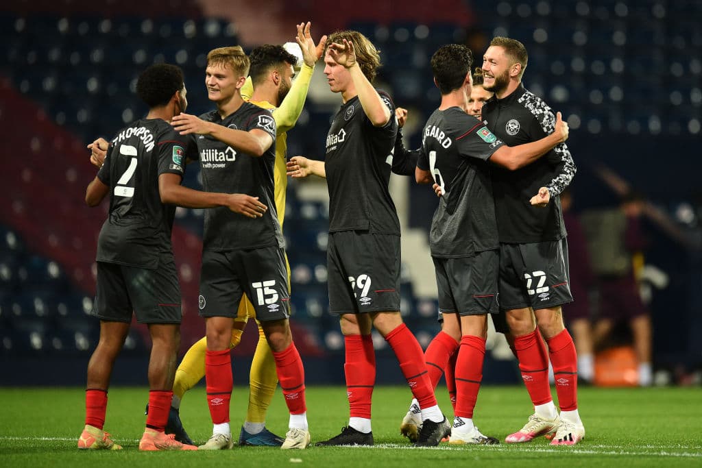 Albion 2(4)-2(5) Brentford | Tras empatar después de 90’ minutos de juego, Brentford venció a los locales en penales.