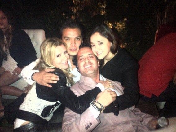 Años después, dio a conocer que el padre es
<b> <a href="https://www.univision.com/entretenimiento/celebridades/el-hijo-de-erika-buenfil-sorprende-por-su-gran-parecido-con-su-padre-ernesto-zedillo-jr-fotos" target="_blank">Ernesto Zedillo Jr</a></b>, hijo del expresidente mexicano Ernesto Zedillo. A la fecha no hay relación con él.