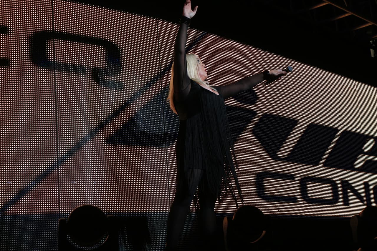 “Gracias a KQ por esta invitación espectacular... de venir a compartir una noche de amorrrrrr en el Choliseo”-Ednita Nazario.