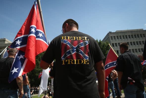 "Esperamos que los residentes se mantengan alejado de los grupos disruptivos del Ku Klux Klan, y en vez de promocionar la separación, nos mantengamos unidos como el pueblo que somos", afirmó.