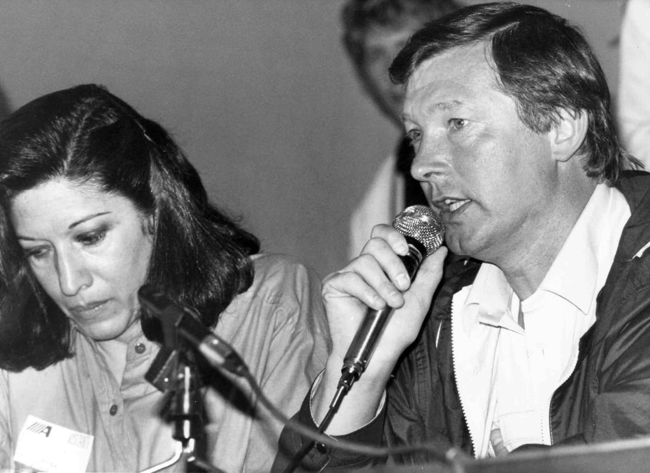 Como DT ganó cuatro Ligas de Escocia (una Saint Mirren y tres con Aberdeen), cuatro Copas de Escocia, una Copa de Liga y una Recopa de Europa todas con Aberdeen. Dirigió a Escocia en México 1986.