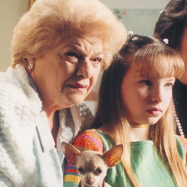 En el año 2001 
<b>Carmen Montejo</b> volvió a ser la abuelita de 
<b><a href="http://www.univision.com/personas-belinda-peregrin-schull-e">Belinda</a></b>, pero esta vez en la telenovela 'Aventuras en el tiempo'.