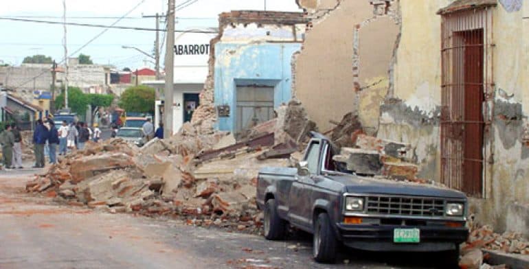 Varios sismos sacudieron la tierra en varios puntos del planeta, recordemos los tres más importantes. En enero fue en Colima, México, la magnitud fue de 7.6 grados en la escala de Richter, causando derrumbes en la ciudad.