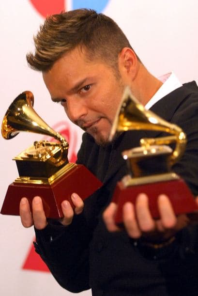 En la entrega de los Latin GRAMMY 2007, ganó en la categoría de Mejor Álbum Vocal Pop Masculino por su MTV Unplugged. También ganó en la categoría de Mejor Video Musical Versión Larga.