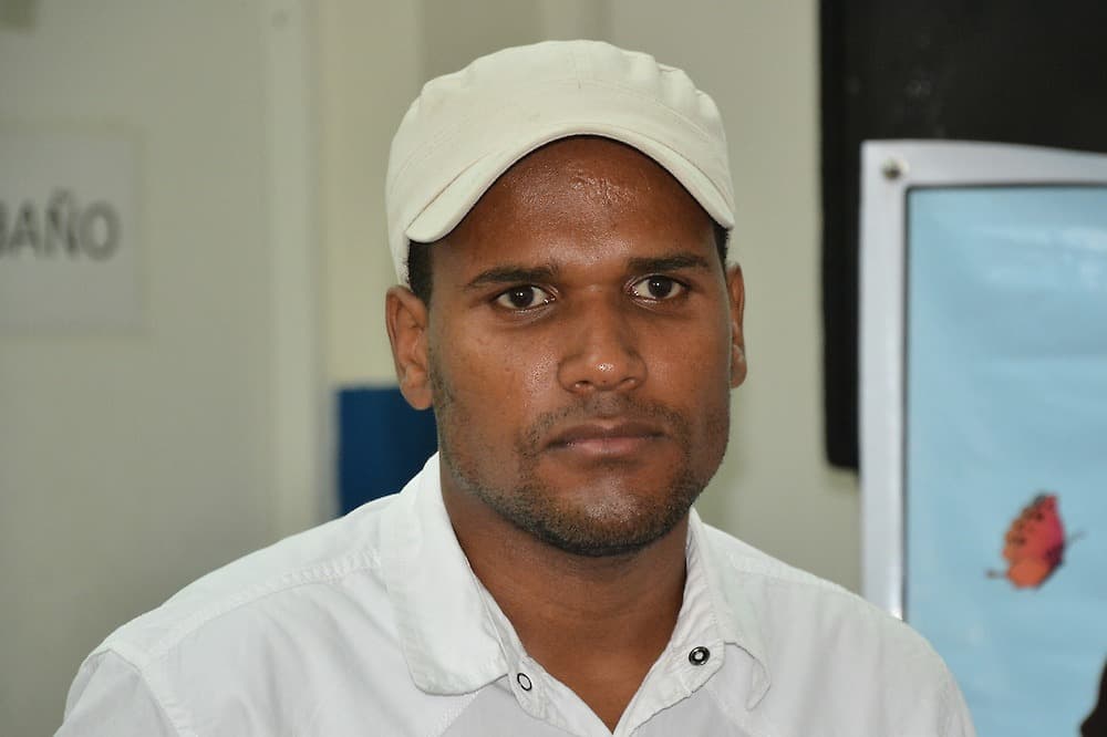 Yimbert Feliz Telemín estaba cansado de dar el voto a candidatos que le prometían ayudar a su colectivo y luego se olvidaban de él.