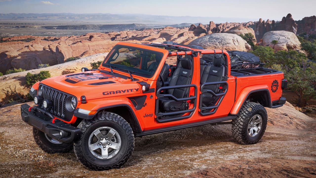 <h3 class="cms-H3-H3">Jeep Gladiator Gravity</h3>
<br>Este es el único de los conceptos que utiliza la palabra Gladiator en su nombre. Quizás sea porque es el único concepto cuyas partes y modificaciones pueden ser logradas acudiendo a los catálogos de partes de Mopar y de Jeep Performance. Eso si, no sin antes sin gastar una cantidad importante de dinero.