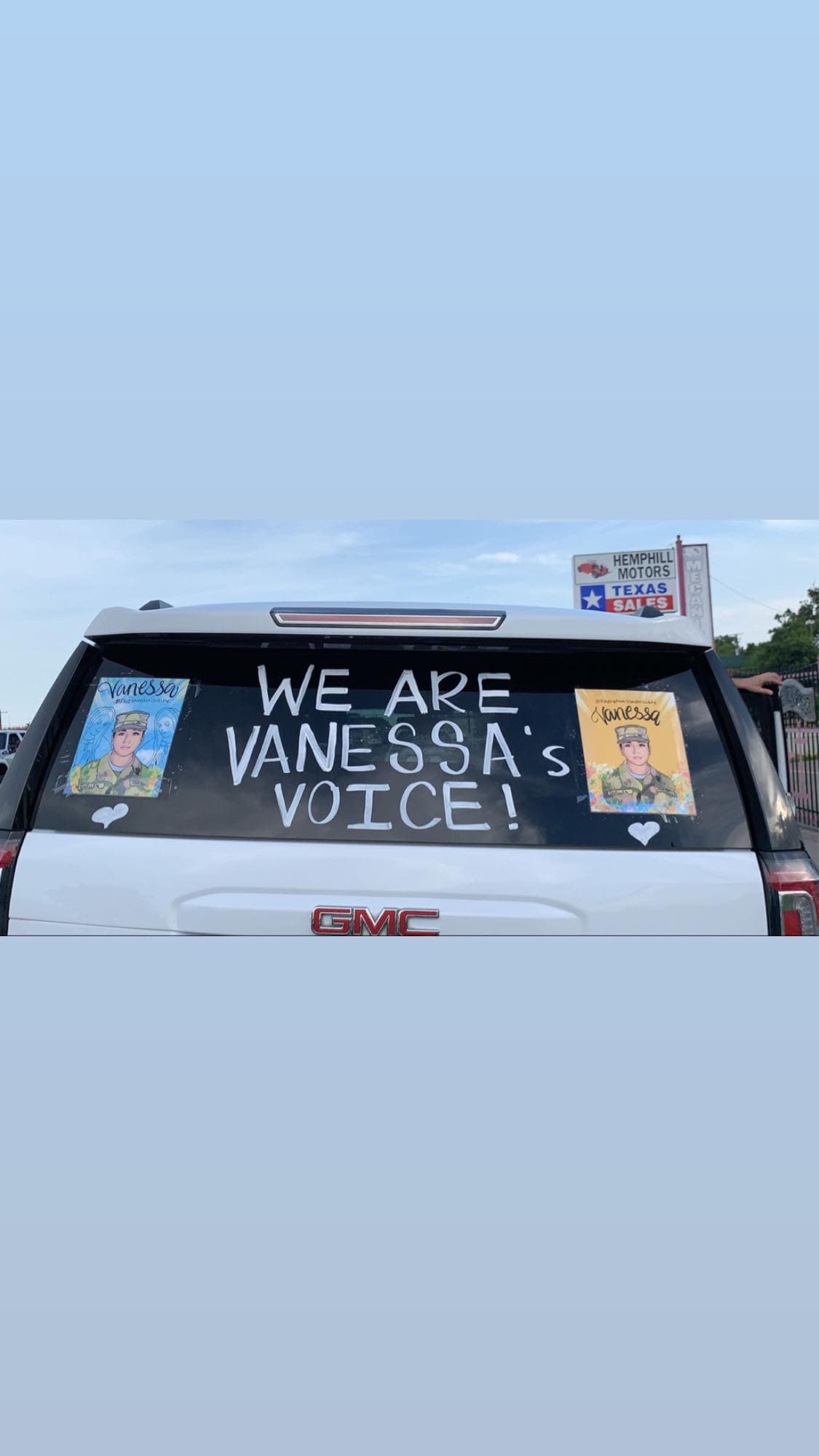 “Somos la voz de Vanessa”, se podía leer en una de las camionetas de la caravana.