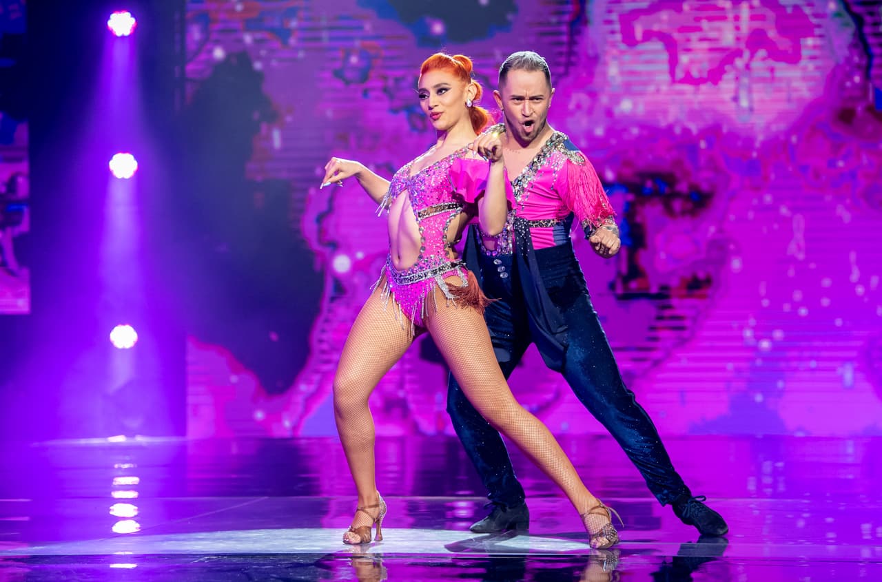 Judy y Alex tuvieron una rutina de salsa sumamente movida y candente.