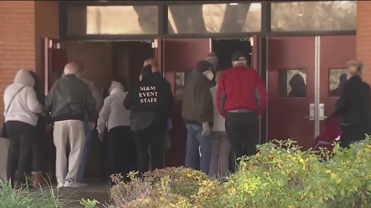 Reportan que en Dallas no se están vacunando contra el coronavirus las comunidades más afectadas 