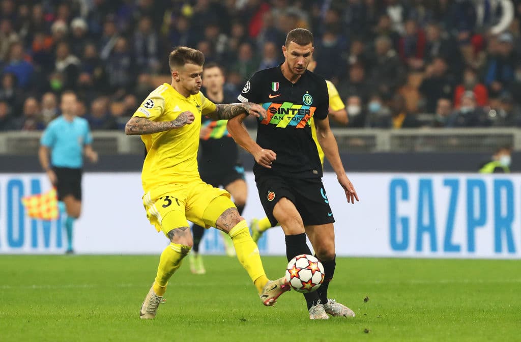 Ajax pasa por encima del Borussia Dortmund y golean 4-0, Inter no quiere tener la misma suerte que el Madrid y vencen 3-1 al Sheriff y el Porto continúa en la pelea por su pase a los octavos de final luego de vencer por lo mínima (1-0) al Milan.