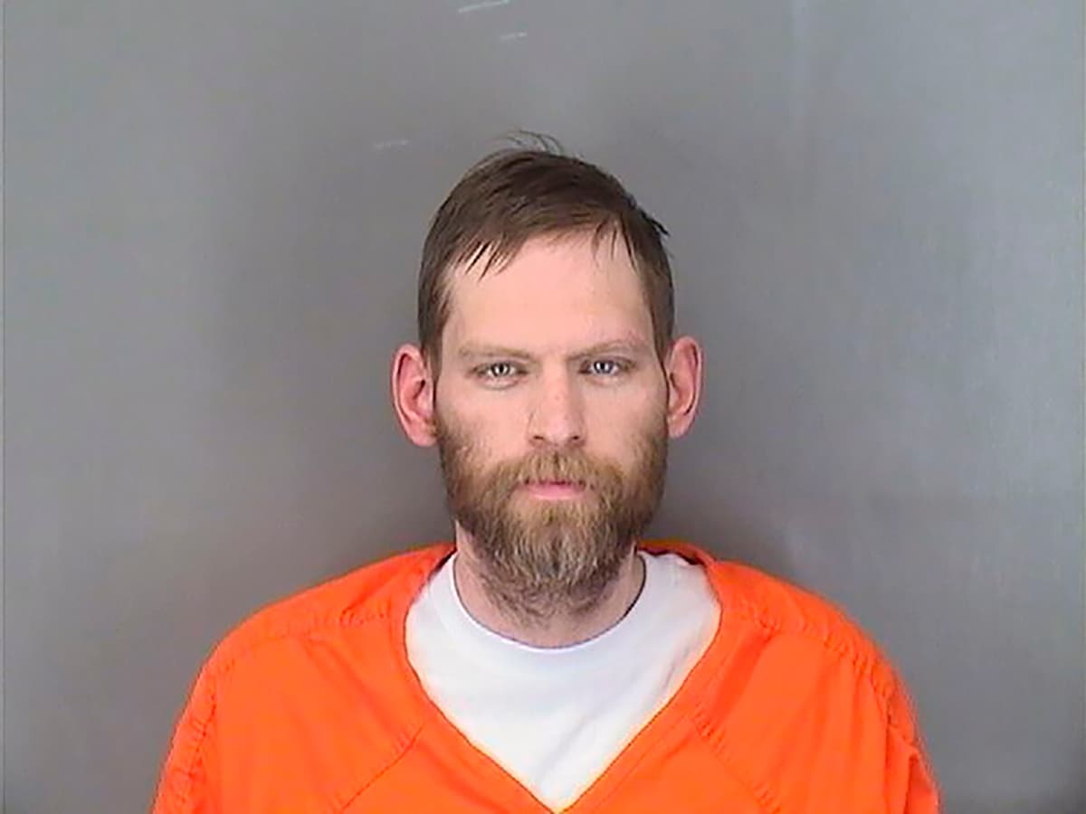 Sujeto arrestado en el Área de la Bahía es acusado de matar a sus dos hijos de 3 y 5 años