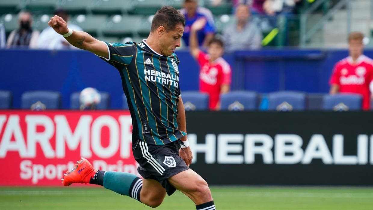 Chicharito iguala récord goleador de Major League Soccer 