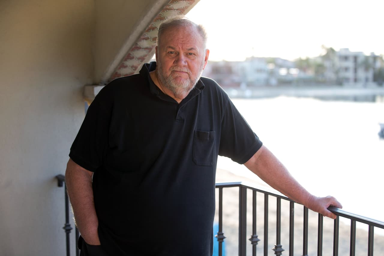 "
<b><a href="https://www.univision.com/famosos/meghan-markle-desenmascara-a-su-papa-junto-a-su-esposo-harry-presento-evidencias-en-corte-que-lo-desmienten-fotos" target="_blank">No confía en ella</a> </b>y no quiere conocer a esa persona debido a las mentiras, la manipulación y el engaño. Acababa de cumplir 76 años; no hace falta decir que no tuvo noticias de Meghan", dijo.
<br>