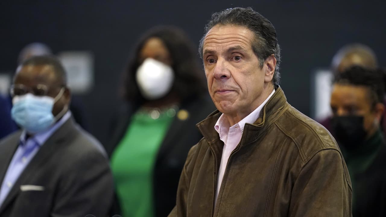 "¿Puedo besarte?" Andrew Cuomo enfrenta otra acusación por conducta inapropiada