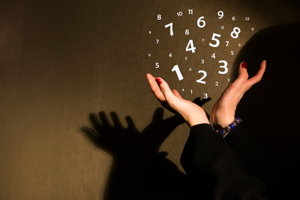 Si las frecuencias vibratorias que nos da este número se viven de manera optimista y positiva, podrás alcanzar tu meta exitosamente. Entre los números claves de tu perfil numerológico es posiblemente el número más importante de todos. Debes vivirlo a plenitud, pero recuerda, si lo tomas de manera negativa entonces podrías tener reacciones adversas.