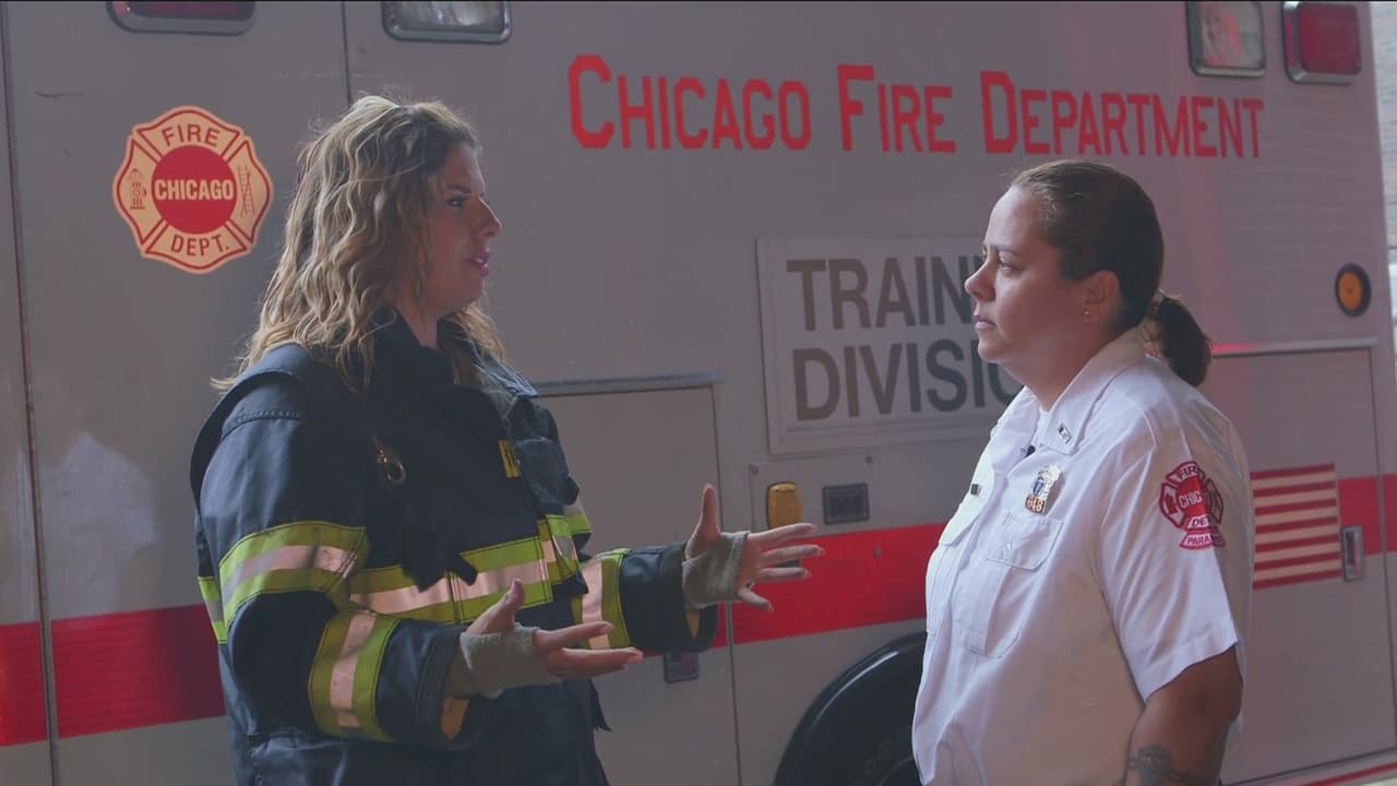 Betty es parámedico y le confesó a Fernanda que su trabajo es muy difícil, pero le encanta ayudar a las personas.