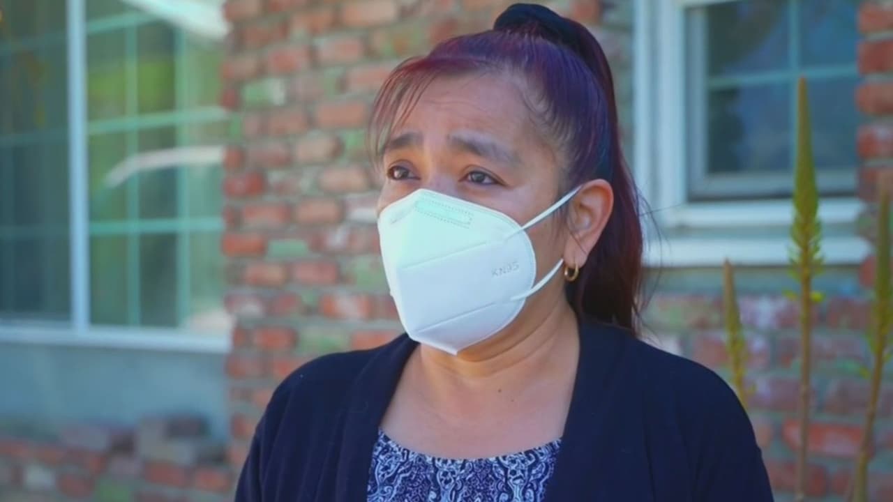 “¡Eres indocumentada! ¡No se te va a poner la vacuna!”: impiden que latina se vacune en California