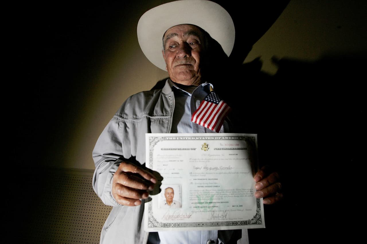 Los residentes pueden acceder a los enlaces de las reuniones virtuales en la página de los 
<a href="https://www.uscis.gov/outreach/upcoming-local-engagements">Servicios de Ciudadanía e Inmigración de Estados Unidos</a>.
<br>