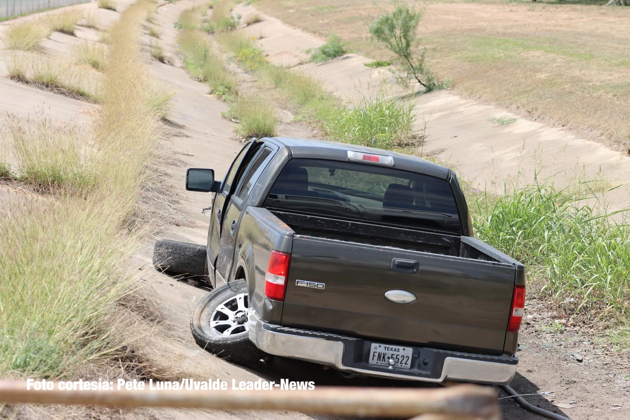 Antes de atacar a la escuela, el joven había matado a su abuela de un balazo, para después subirse a una camioneta vieja con al que se dirigió al campus hasta que se estrelló en una zanja cercana. 
<br>