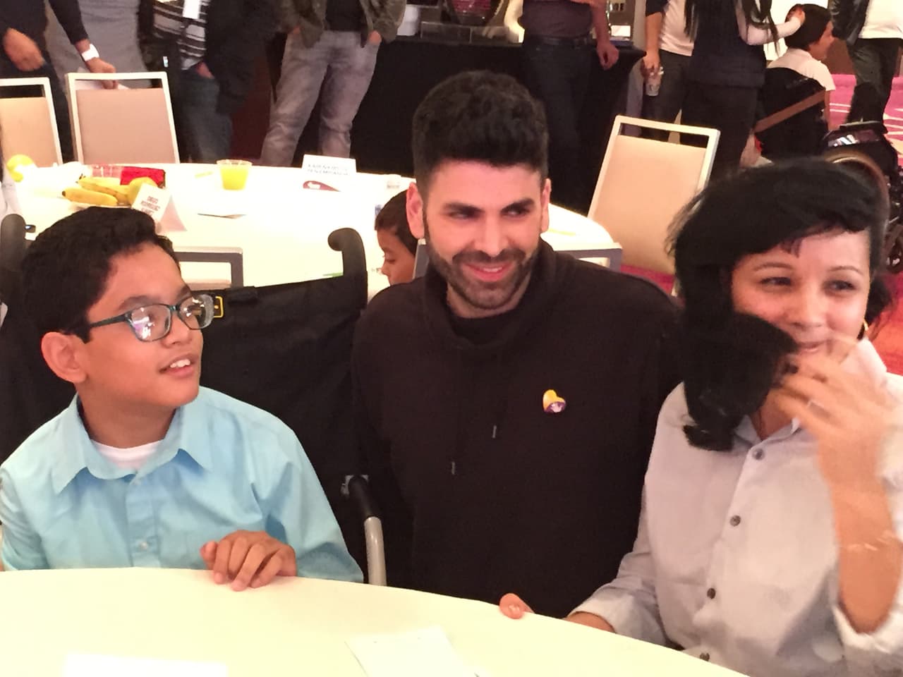 Jomari invita a la gente a que sean partícipes del Teletón USA.