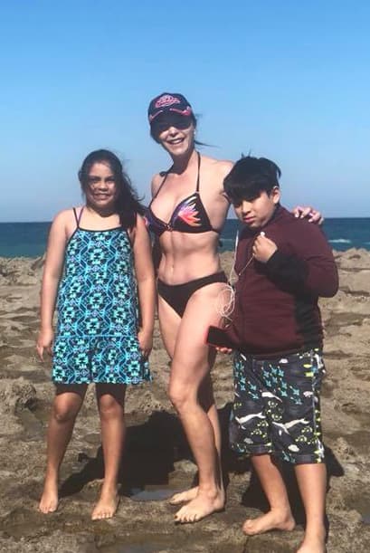 La actriz, de 54 años, estuvo acompañada de su familia. Aquí la vemos junto a sus hijos Ana Sofía y Alejandro.