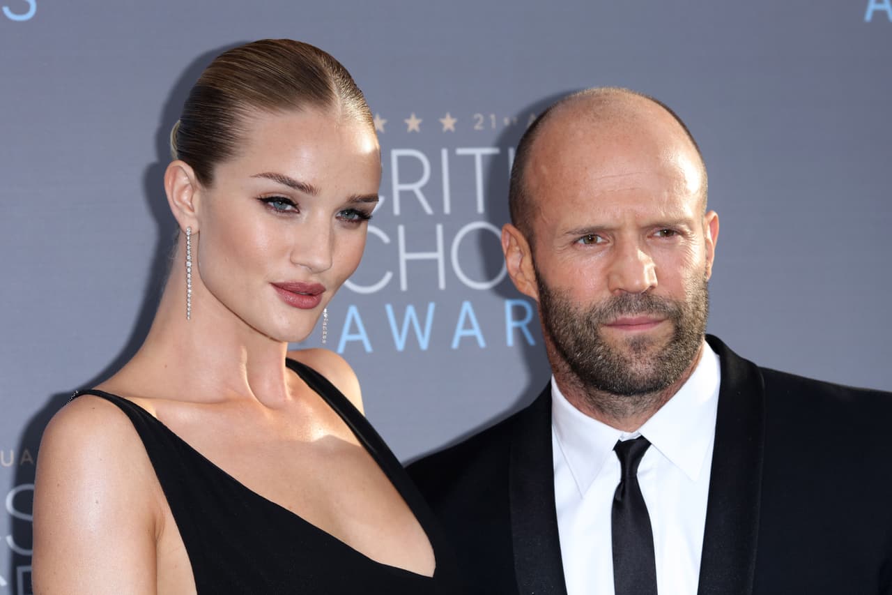 Jason Statham y Rosie Huntington-Whiteley (19 años de diferencia).