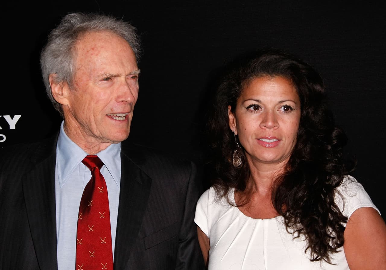 Clint Eastwood y Dina Ruiz (35 años de diferencia).