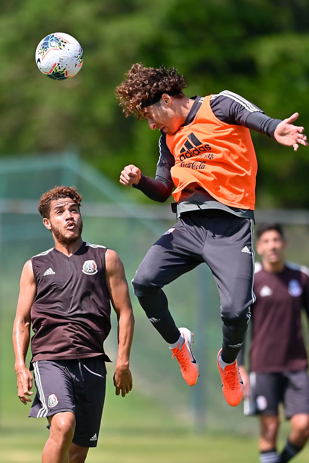 En uno de los campos de la Universidad de Carolina del Norte la selección mexicana de fútbol entrenó por última vez con miras a lo que será el duelo ante Martinica en el cierre del Grupo A. Héctor Moreno y Rodolfo Pizarro se reitegraron al grupo que dirige el 'Tata' Martino. Fernando Navarro, Jonathan Orozco, Luis Montes y Pizarro serían titulares en el Bank of America Stadium de Charlotte.