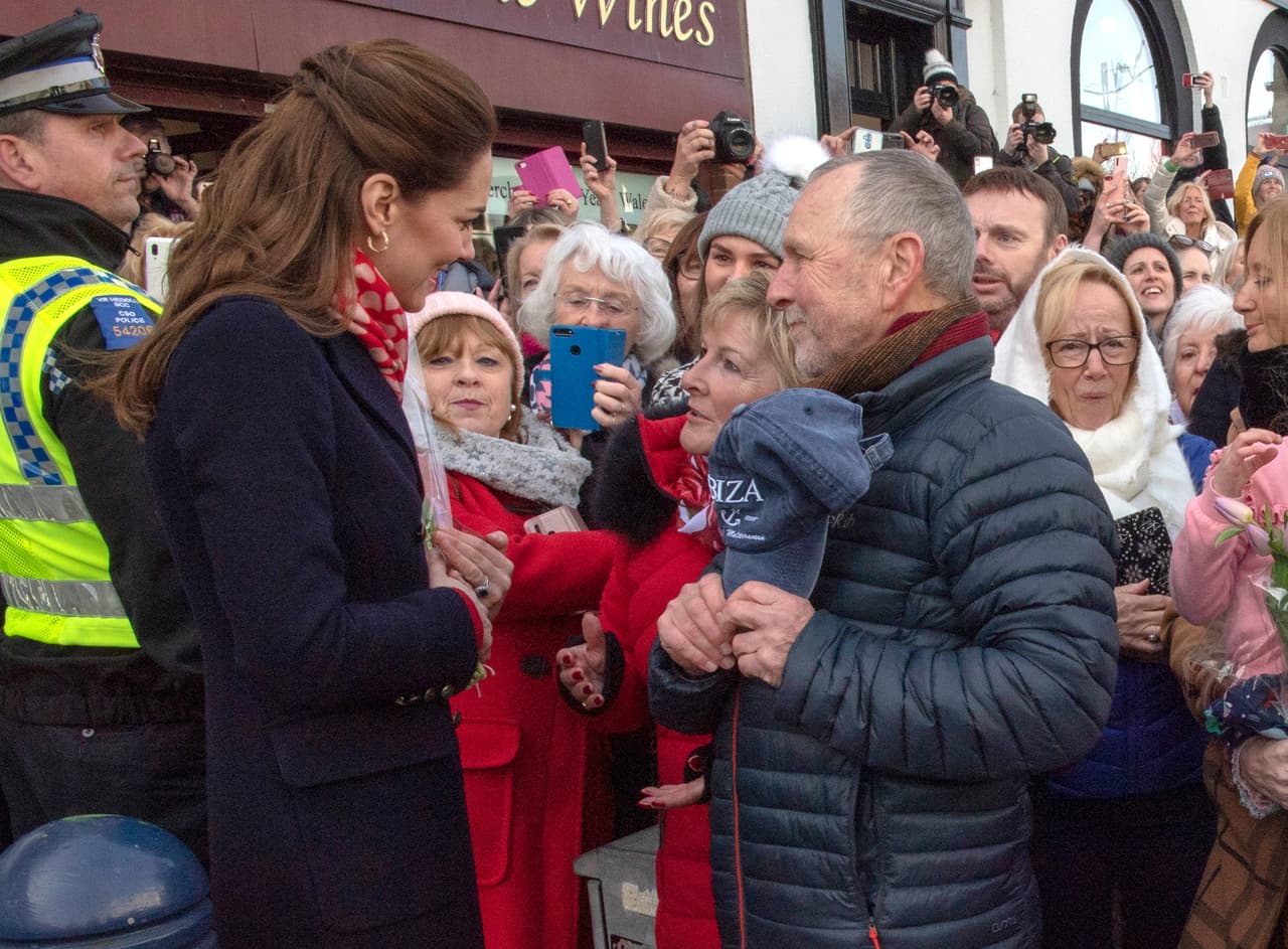 Denise Evans-Alford y su esposo Kevin Alford fueron maestros de Middleton (con ella en la foto) cuando asistió a la secundaria en la 
<b><a href="https://www.standrewsprep.co.uk/" target="_blank">St Andrew's Prep School </a></b>en Pangbourne, Berkshire.
<br>