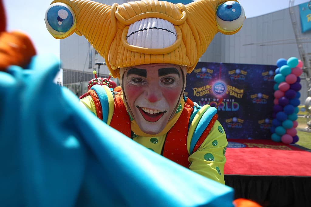 "El circo y su gente han sido continuamente una fuente de inspiración y alegría para mi familia y para mí, por lo que esta fue una decisión de negocios tan difícil de tomar", señaló Feld.