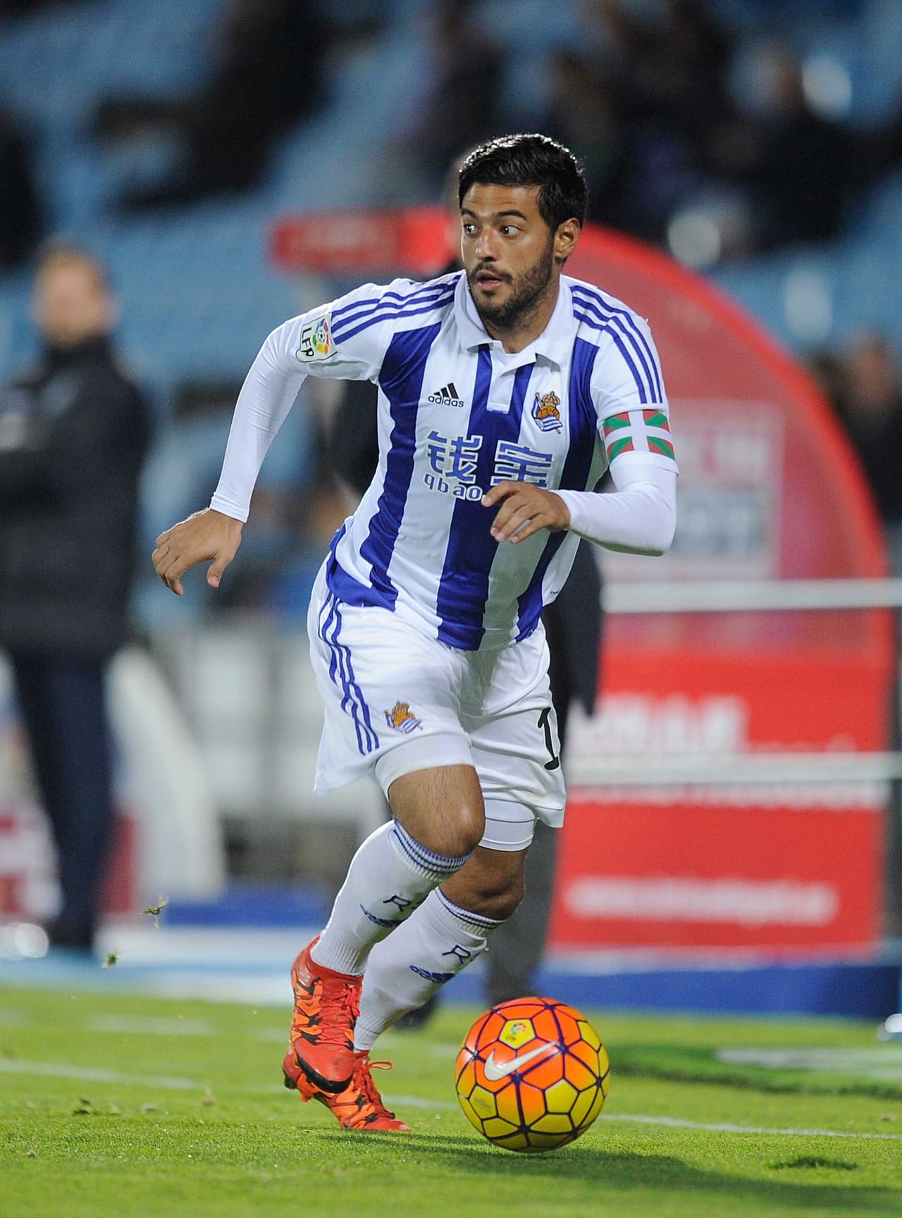 DT de Real Sociedad considera que Carlos Vela está "muy cerca de dar su mejor nivel"
