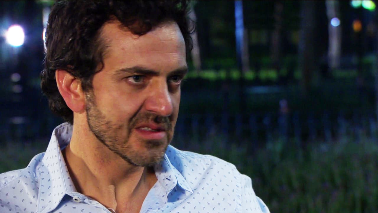 Jacinto te está chantajeando, o lo ayudas a regresar a la empresa o le dirá a Ivana que mantienes un romance con María Dolores.