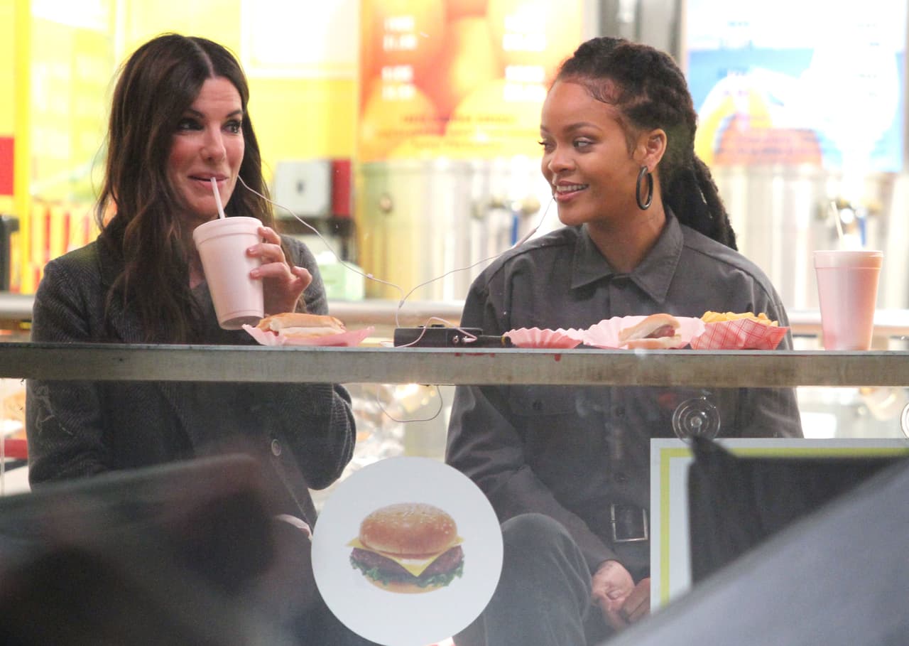 Además de ellas, en el elenco están Anne Hathaway, Cate Blanchett, Mindy Kaling y Helena Bonham Carter.