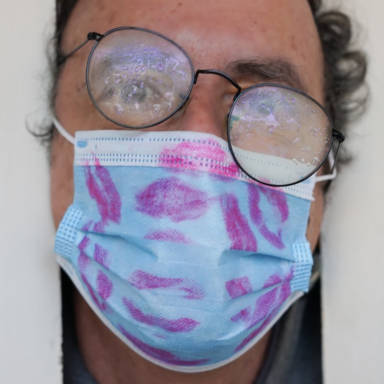 <b>‘Retratos confinados’.</b> Durante esta etapa de encierro debido al Covid-19, me he dedicado a realizar autorretratos con un poco de imaginación”, cuenta el autor sobre sus fotografías. Ganó el segundo lugar en la categoría ‘autorretratos’.