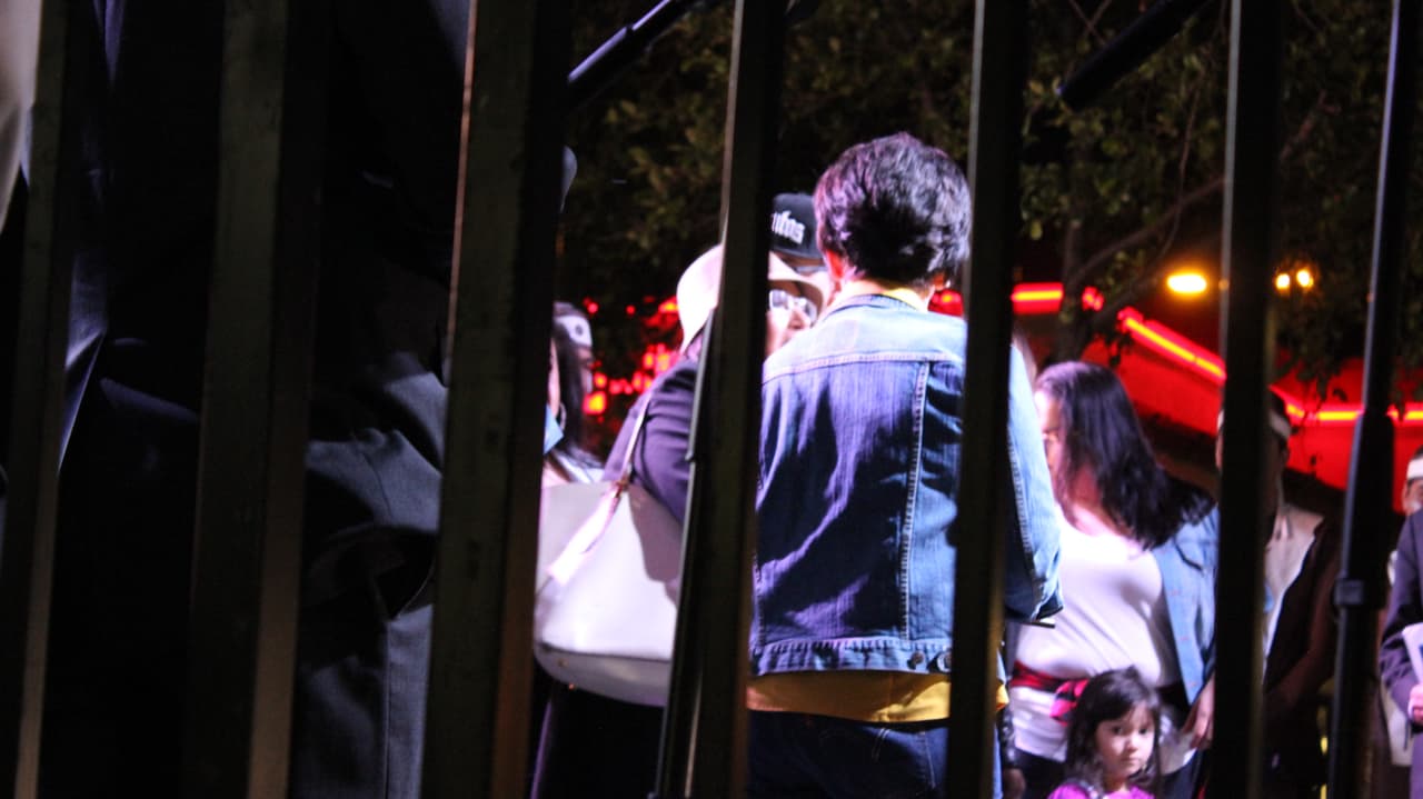 La cantante estuvo acompañada por diferentes miembros de su familia; la primera en llegar fue
<b>Doña Rosa</b>, mamá de
<b>Jenni Rivera</b>, quien dejó muy en claro que no hablaría de sus nietas.